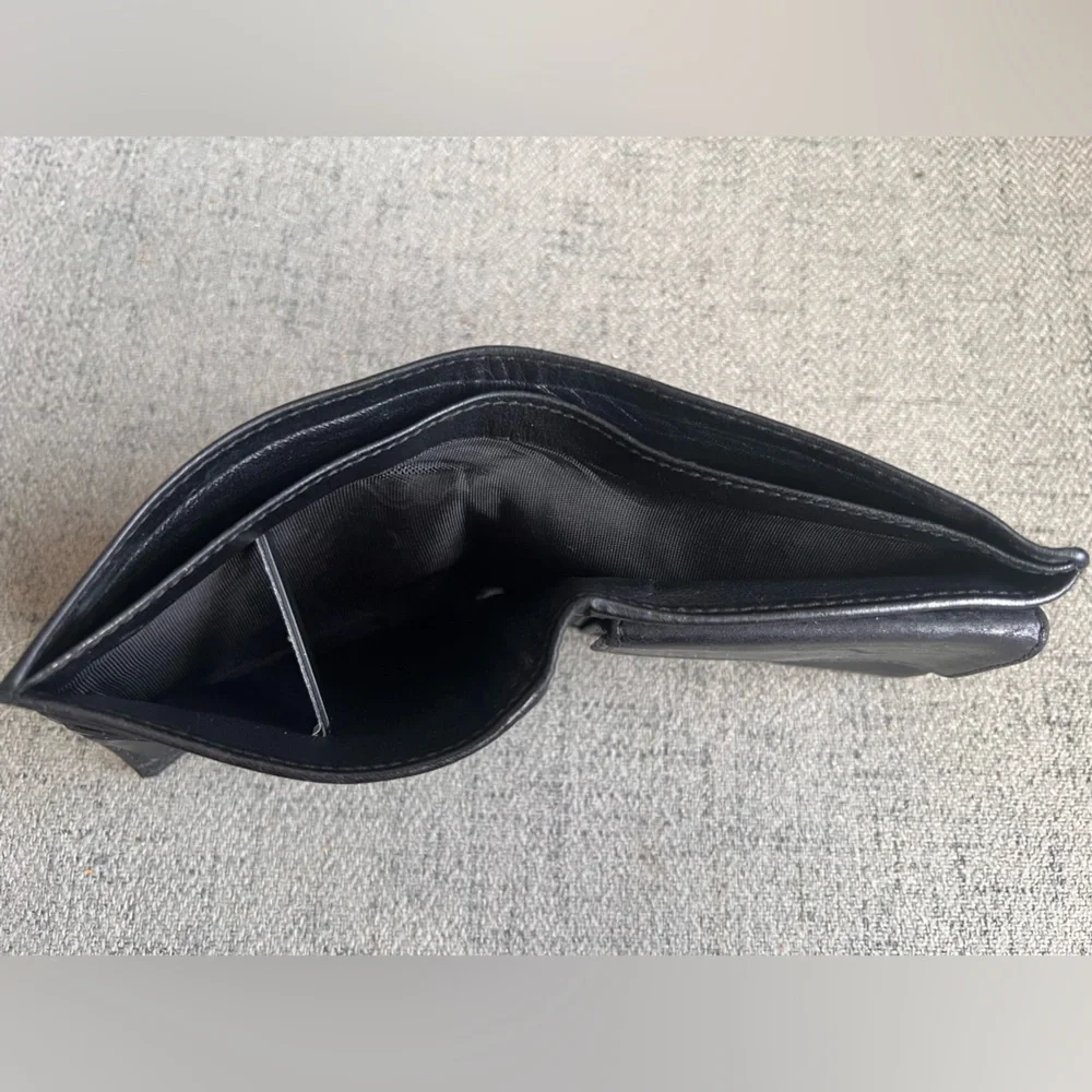 Gucci Black Leather Bifold wallet